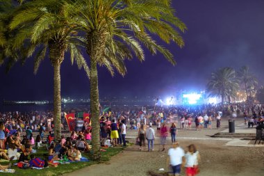 Malaga, İspanya - 23 Haziran 2018. Malaga, İspanya 'daki Malagueta plajında Aziz John gecesi kutlamaları