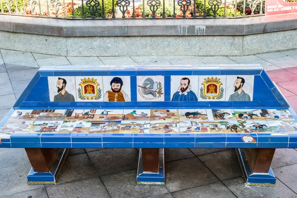 Algeciras, İspanya - 27 Haziran 2018. İspanya 'nın eski Algeciras kasabasındaki Historic Plaza Alta (Yüksek Meydan). Şehirdeki en büyük faaliyet merkezlerinden biridir..