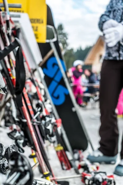 Paltinis Arena Platos Rumania Enero 2020 Esquís Dispuestos Rack —  Fotos de Stock