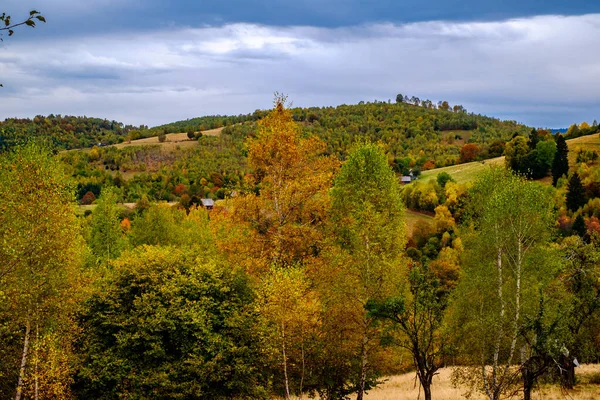 Barevná Podzimní Krajina Rumunských Karpat Fantanele Vesnice Sibiu Kraj Popeláč — Stock fotografie