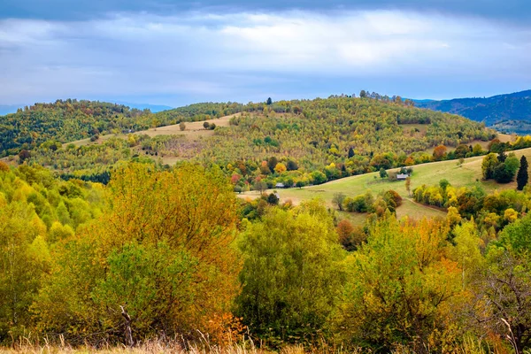 Barevná Podzimní Krajina Rumunských Karpat Fantanele Vesnice Sibiu Kraj Popeláč — Stock fotografie