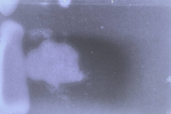 Старение, изношенная бумага с пятнами воды и шероховатыми краями