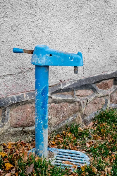 Vecchia Pompa Acqua Blu Strada — Foto Stock