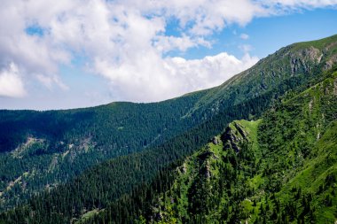 Fagaras Romen dağlarından güzel manzara, Suru zirvesi.