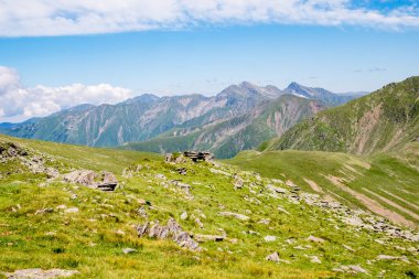 Fagaras Romen dağlarından güzel manzara, Suru zirvesi.