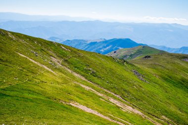 Fagaras Romen dağlarından güzel manzara, Suru zirvesi.