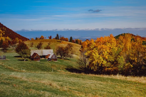 Hermosos Paisajes Otoñales Las Montañas Rumanas Zona Del Pueblo Fantanele — Foto de Stock