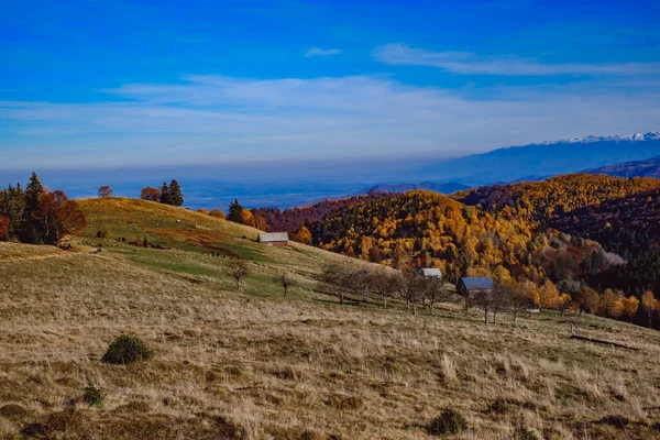 ルーマニアの山々 ファンタネレ村地域 シビウ郡 シンデレラ山 ルーマニアの美しい秋の風景 — ストック写真