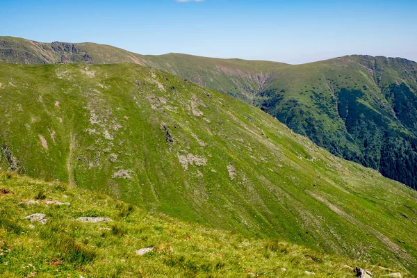 Hermosa Vista Desde Las Montañas Rumanas Fagaras Pico Suru —  Fotos de Stock