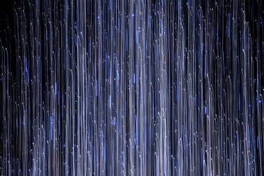 Soyut defoktus hareketi koyu arkaplandaki kıvrımlı ışıklar