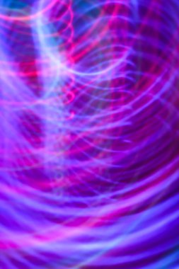 Karanlıkta soyut yumuşak hareket ışığı