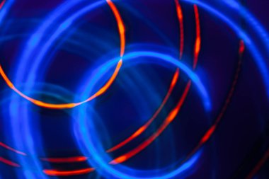 Karanlıkta soyut yumuşak hareket ışığı