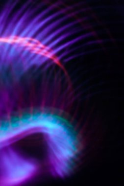 Karanlıkta soyut yumuşak hareket ışığı