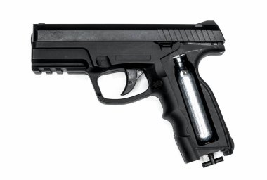 Karbon oksit gazı silindirli hava tabancası beyaz arkaplanda izole edildi