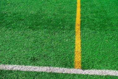 Çizgileri olan yapay futbol sahası