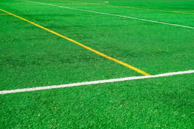 Çizgileri olan yapay futbol sahası