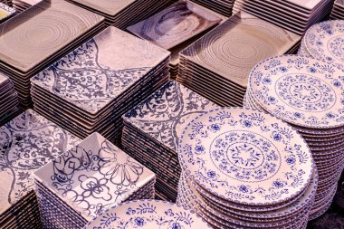 Pazarda seramik kaseler