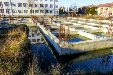 beton ve demir sütunlar terk edildi