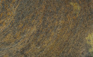 Nehir yüzeyinde kirli köpük