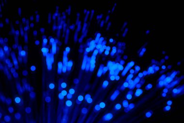 Fiber optik geniş bant teknolojisi konsept bokeh arka plan bulanık.