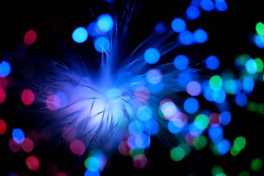 Fiber optik geniş bant teknolojisi konsept bokeh arka plan bulanık.
