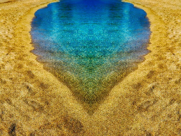 Солнечный Пляж Форме Сердца — стоковое фото