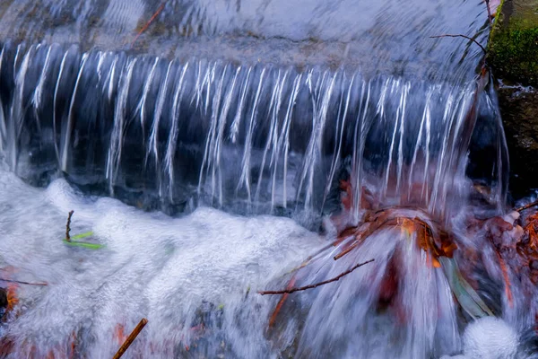 Una Piccola Cascata Sul Fiume — Foto Stock