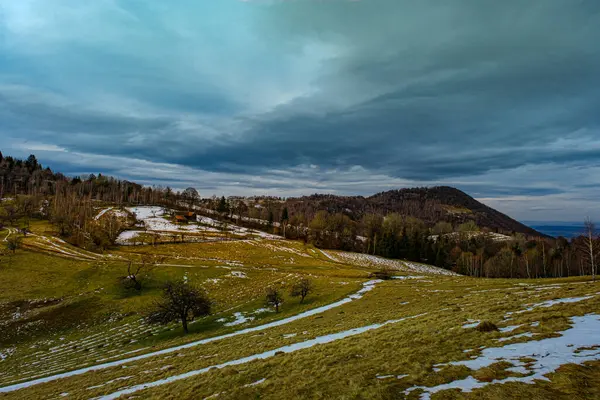 ルーマニアの山々 ファンタネレ村地域 シビウ郡 シンデレラ山 ルーマニアの美しい冬の風景 — ストック写真