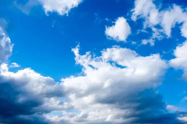 白い雲と青い空 — ストック写真