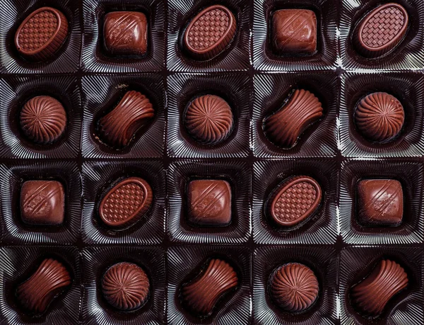 Sekotak Cokelat Diambil Dari Lemari — Stok Foto