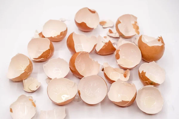 Зламані Порожні Яєчні Шкаралупи Білому Тлі — стокове фото