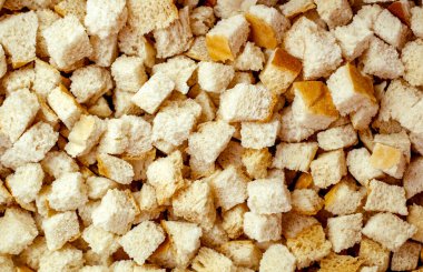 Ev yapımı kızarmış ekmek yığını.