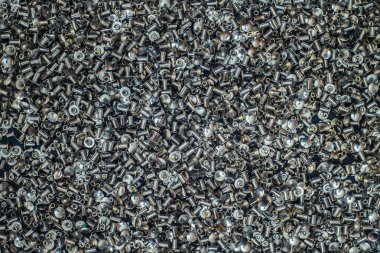 Metal yığını kör perçinler