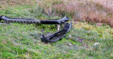 Lastik kamyondan yapılmış otlaklardaki çiftlik hayvanları için su.