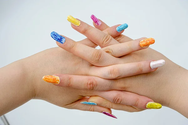 Meisjes Hand Met Diy Manicure Witte Achtergrond — Stockfoto