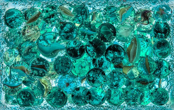 Skleněné Kuličky Minerální Vodě Bublinkami — Stock fotografie