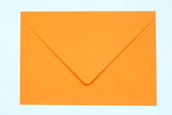 Orangefarbener Umschlag Aus Altpapier Isoliert Auf Dem Weißen — Stockfoto