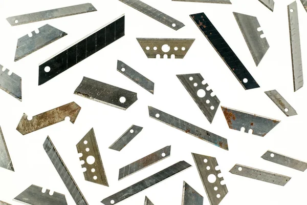 Beyaz Arka Planda Kullanılmış Paslı Bıçaklar — Stok fotoğraf