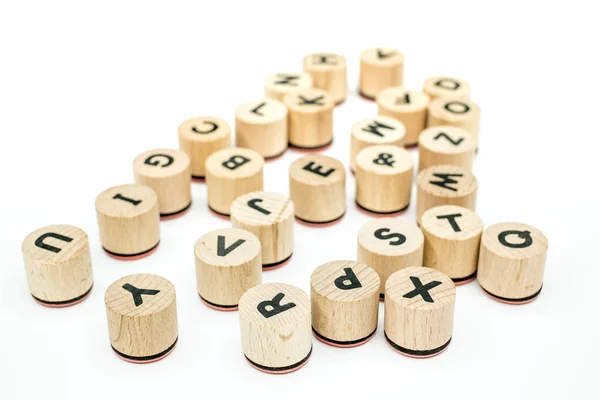 Buchstaben Auf Holzmarken Gedruckt — Stockfoto