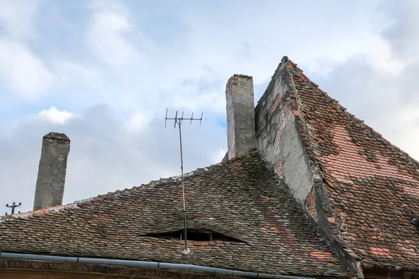 Toit Bardeaux Céramique Roumaine Avec Cheminée Brique Vieille Antenne Télévision — Photo