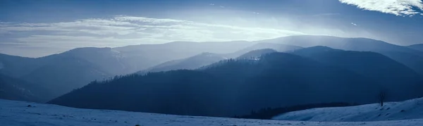 Sol Sobre Montanhas Inverno Com Neve Montanhas Cindrel Paltinis Roménia — Fotografia de Stock