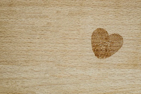 Dřevěná Deska Vyrytým Srdcem — Stock fotografie
