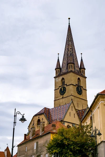 Sibiu, Romanya - 29 Eylül 2018 Sibiu şehrindeki Saint Mary Lutheran Katedrali, Romanya