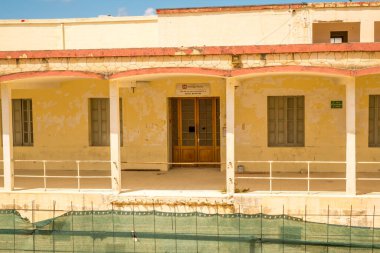 Valletta Malta, 18 Temmuz 2019 eski ve yeni modern binalarla Malta 'nın güzel sokaklarını geziyor.