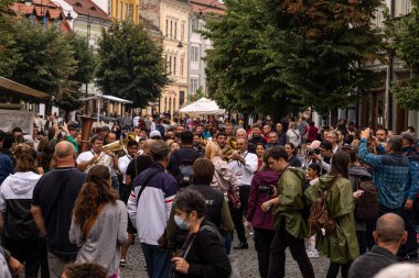 Sibiu City, Romanya - 25 Ağustos 2021. Cozmesti 'den Brass Band Romanya' nın Sibiu kentindeki Sibiu Uluslararası Tiyatro Festivali 'nde sahne alacak.
