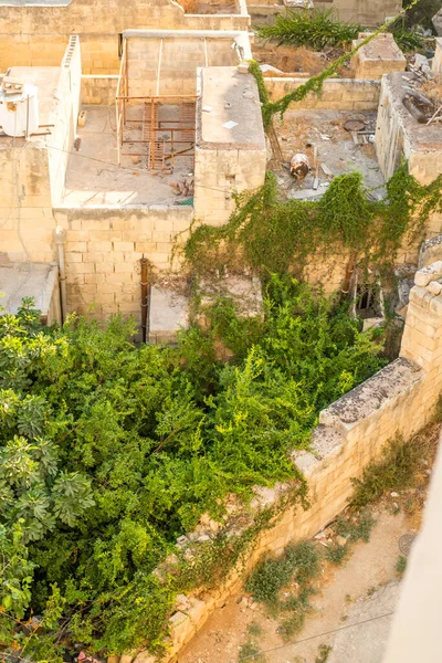 2019年7月18日 马耳他瓦莱塔 带着古老的历史建筑和新的现代建筑在马耳他美丽的街道上穿梭 — 图库照片