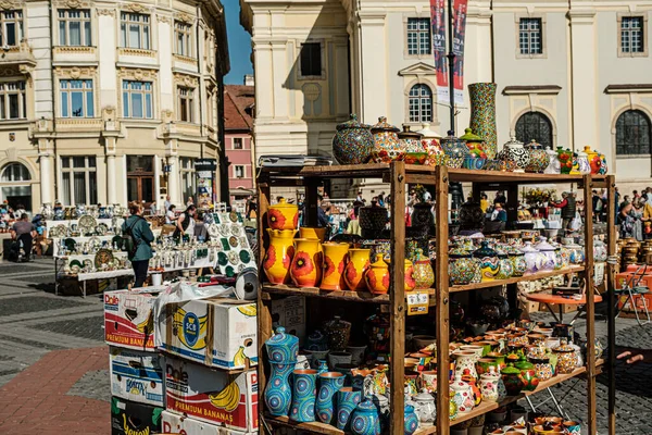 Sibiu City Rumania Septiembre 2021 Mercado Tradicional Cerámica Artesanal Rumana — Foto de Stock