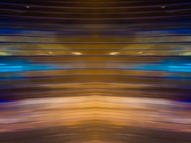 Siyah arkaplana karşı hareket eden ışıkların soyut bulanıklığı, harekete odaklan