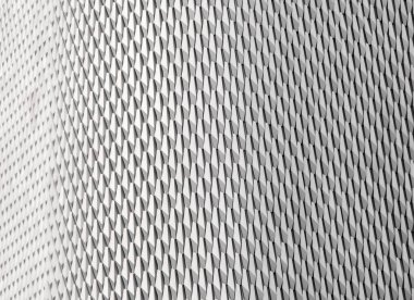 Birbirine kenetlenmiş geometrik desen, gri tonlarında üçgen metalik şekiller