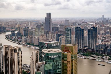 Şangay, Çin - 23 Eylül 2025 Yoğun bir çevre, Şangay ekonomik kalkınmasının sembolü olarak sayısız modern gökdelenler, Magic City
